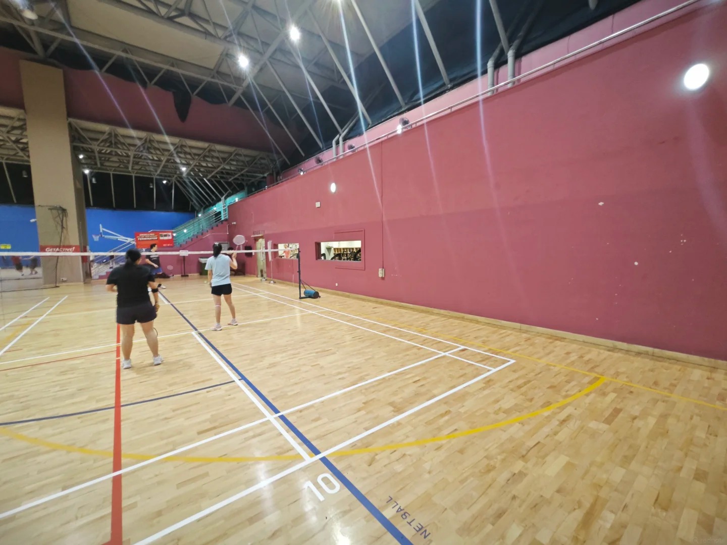 打羽毛球🏸