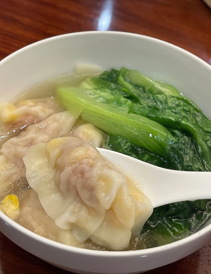 深夜的幸福感，不过就是一碗热气腾腾的饺子。🥟
