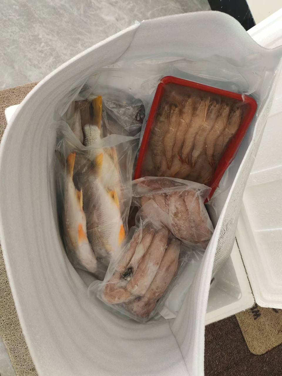 中午收到朋友寄来的海鲜，也太爱了吧😁