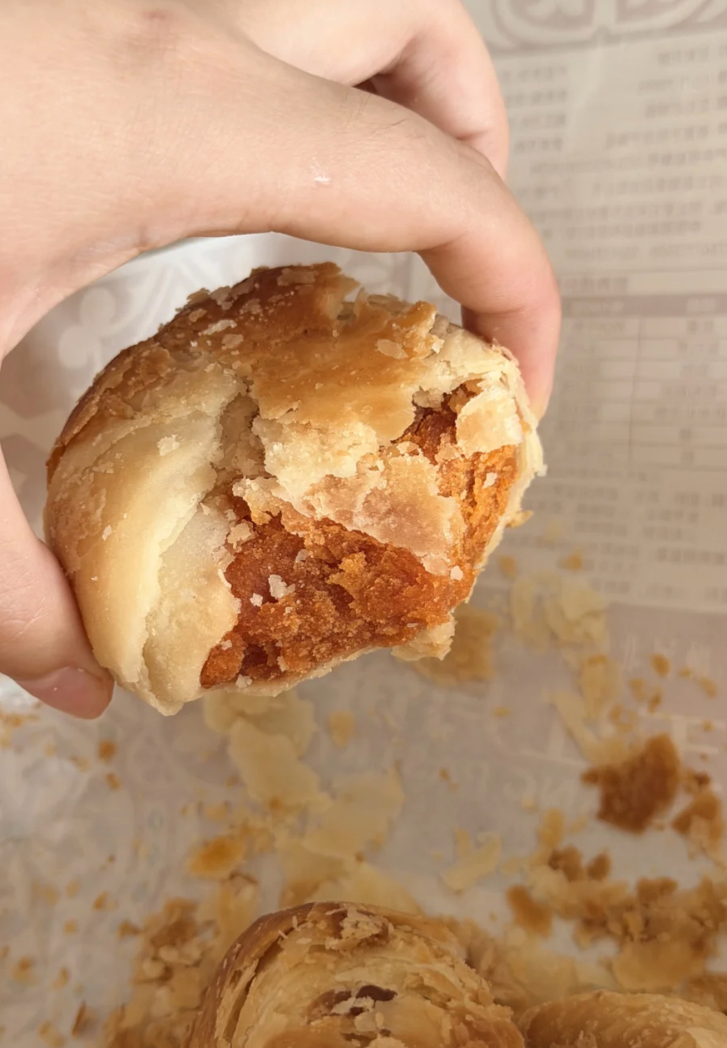 酥皮月饼还是挺好吃的，提前祝贺样子的兄弟姐妹中秋快乐