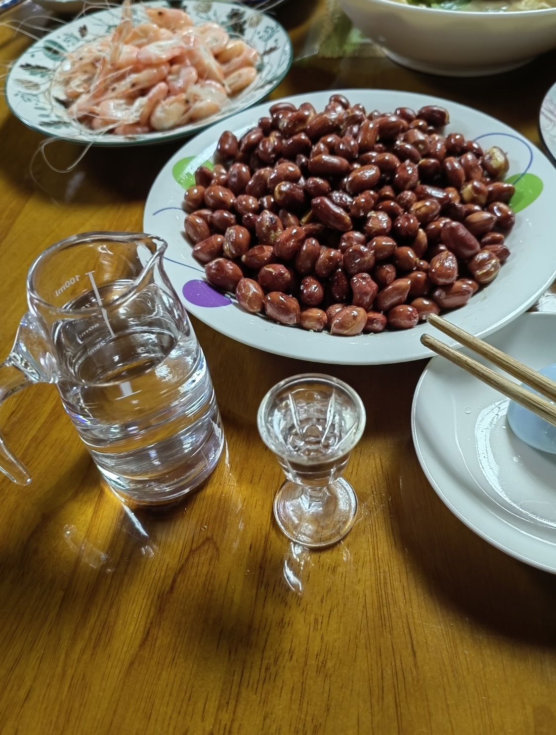 男人下班后的快乐 一壶小酒，配上一盆“灵魂” 一杯[啤酒R]下去 激发多巴胺 消除万千愁 快乐就这么简单！