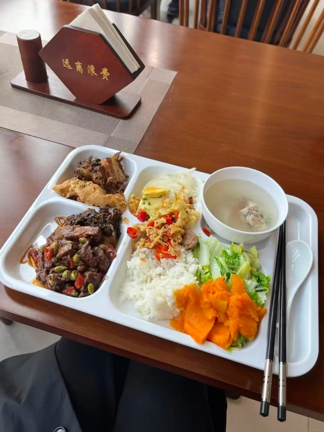今天上别家食堂混了一顿